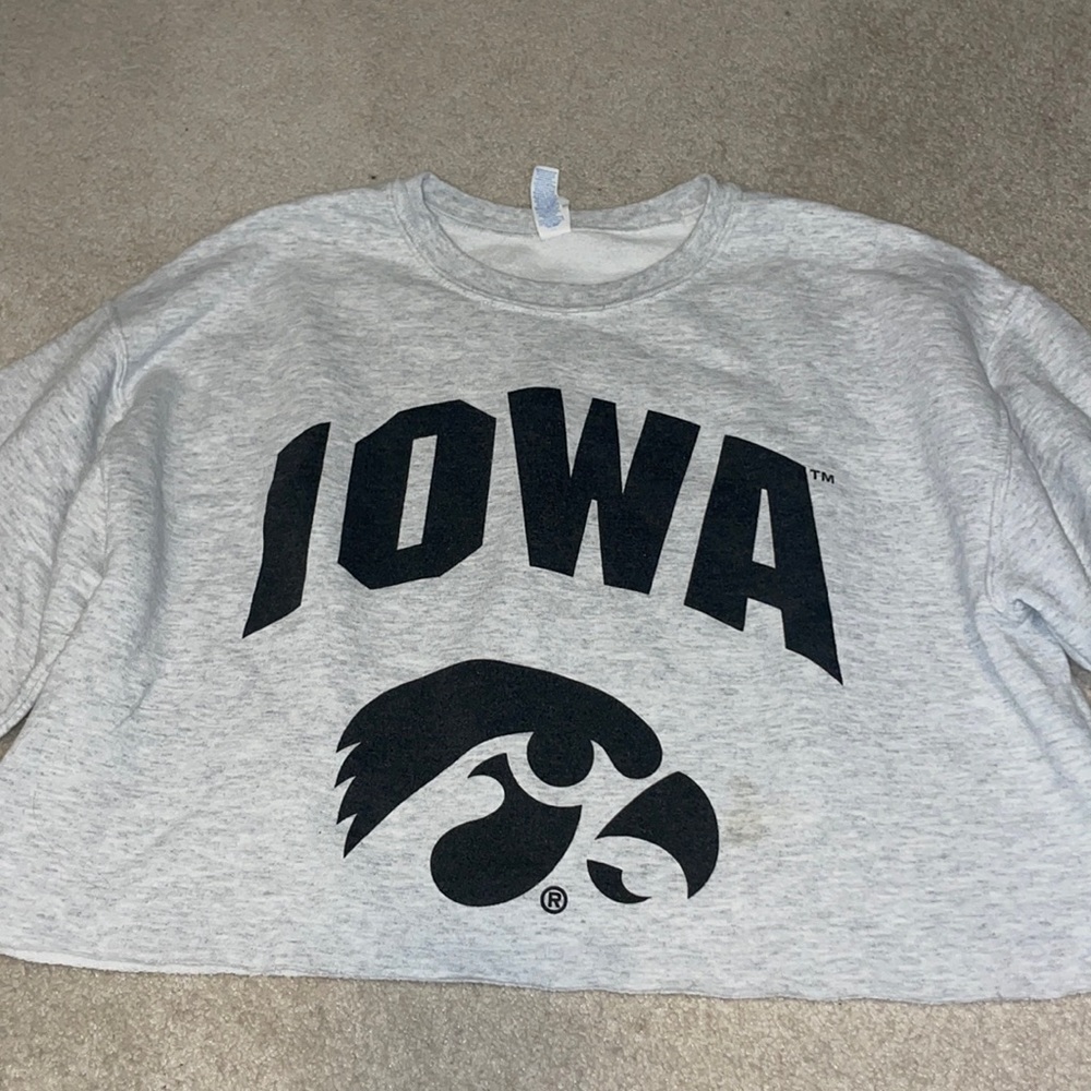 Cropped crewneck